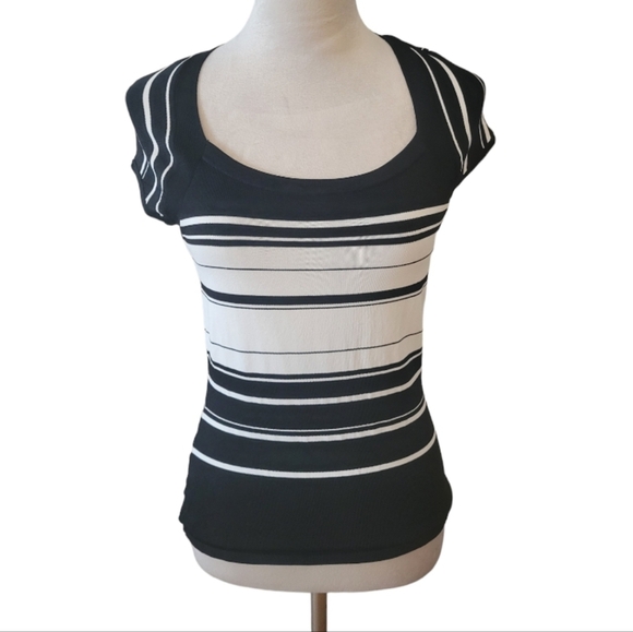 WHBM Sweater Graphic Top Size Small - Picture 1 of 3